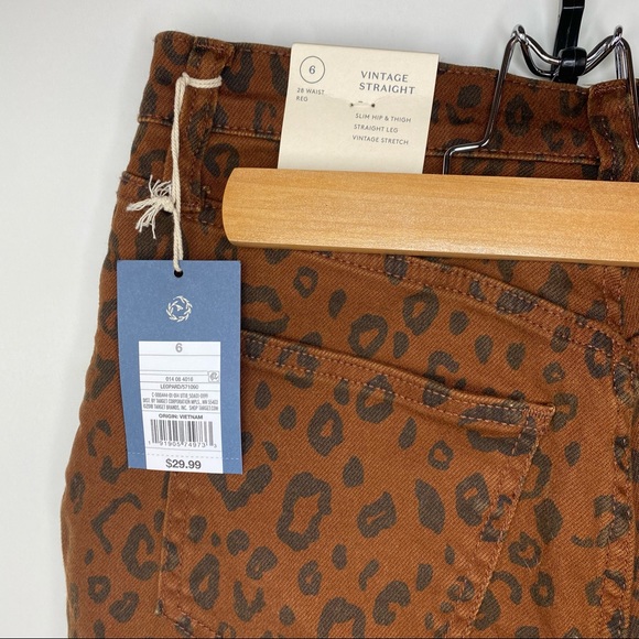 NWT UNIVERSAL THREAD Super High Rise Vintage Straight Leopard Jeans - Picture 3 of 16